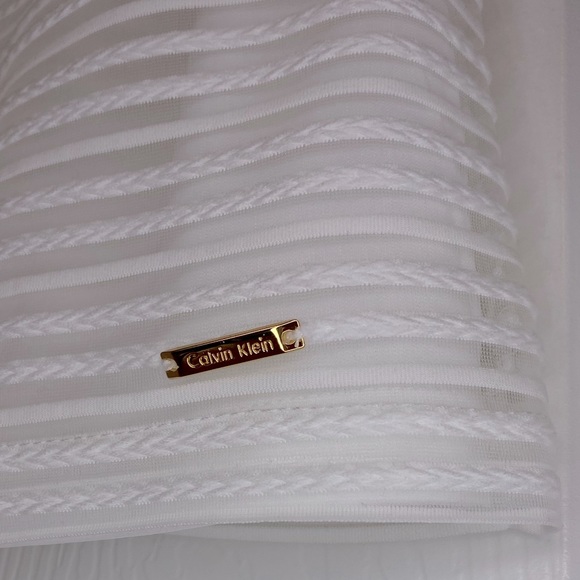 Calvin Klein Stretch Textured Short Sleeve Shirt - Picture 4 of 9